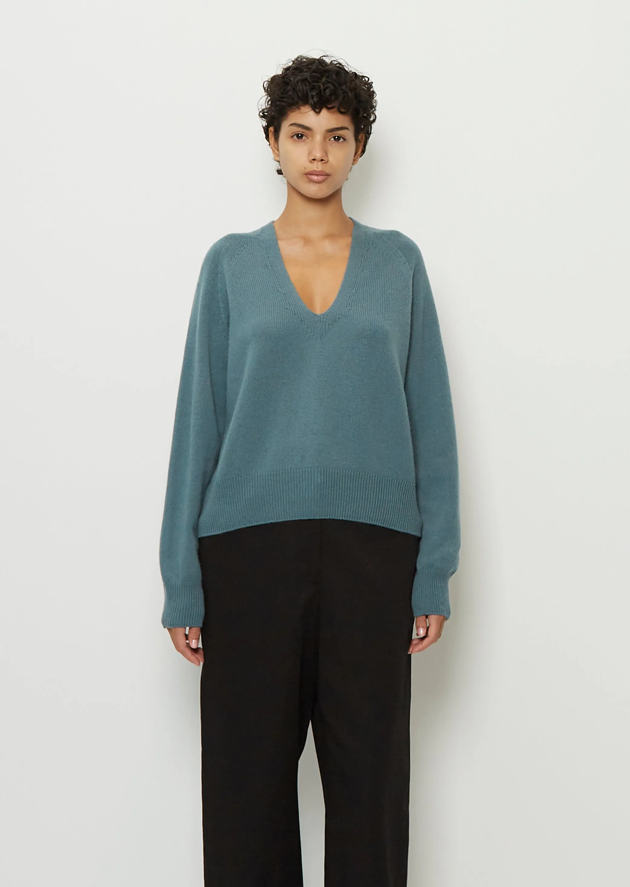 Cashmere Cropped V Neck — Marine