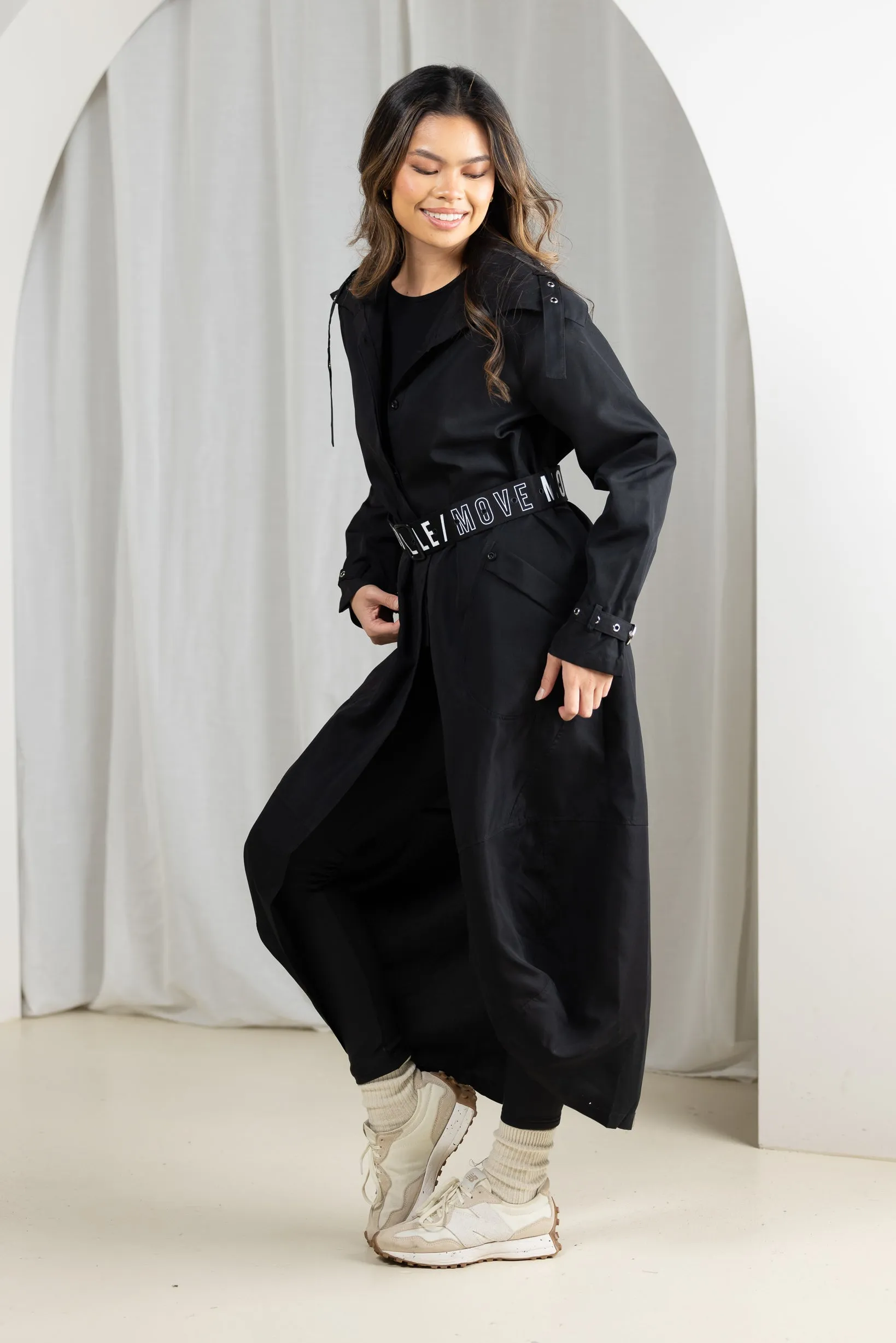 Modelle/Move Parachute Maxi Jacket