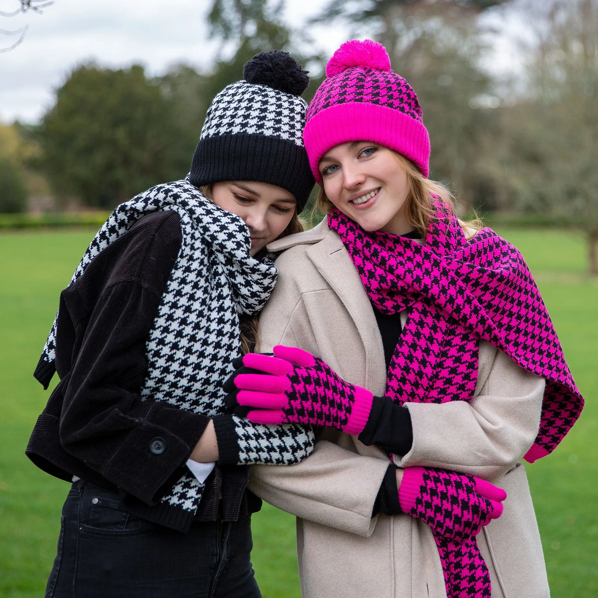 Women’s Jacquard Knitted Gloves with Dogtooth Pattern