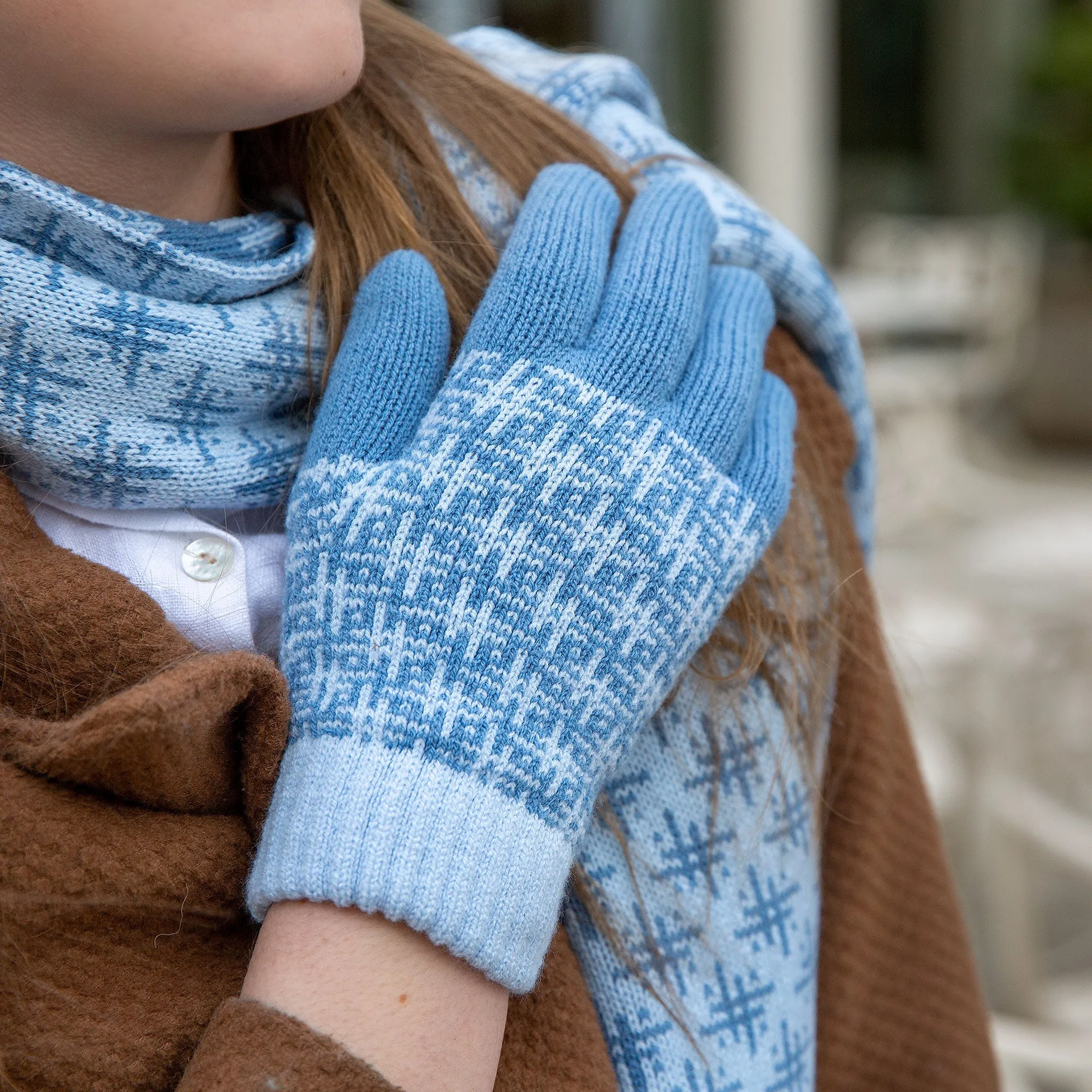 Women’s Jacquard Knitted Gloves with Hash Symbol Pattern