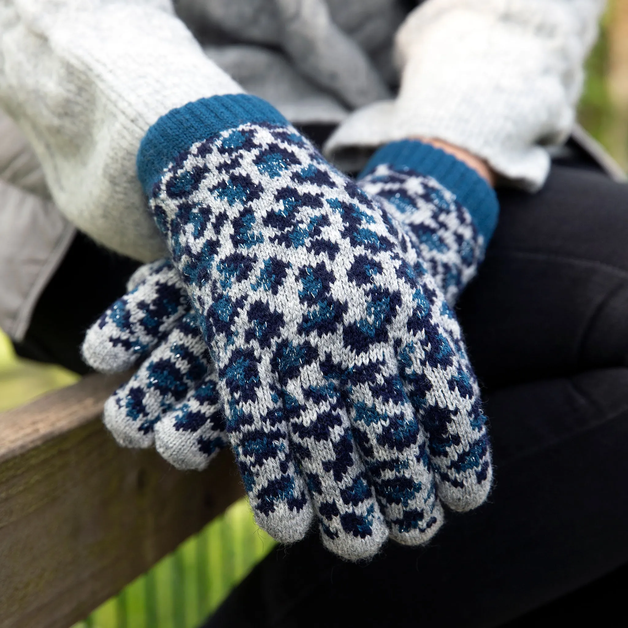 Women’s Jacquard Knitted Gloves with Leopard Print Pattern