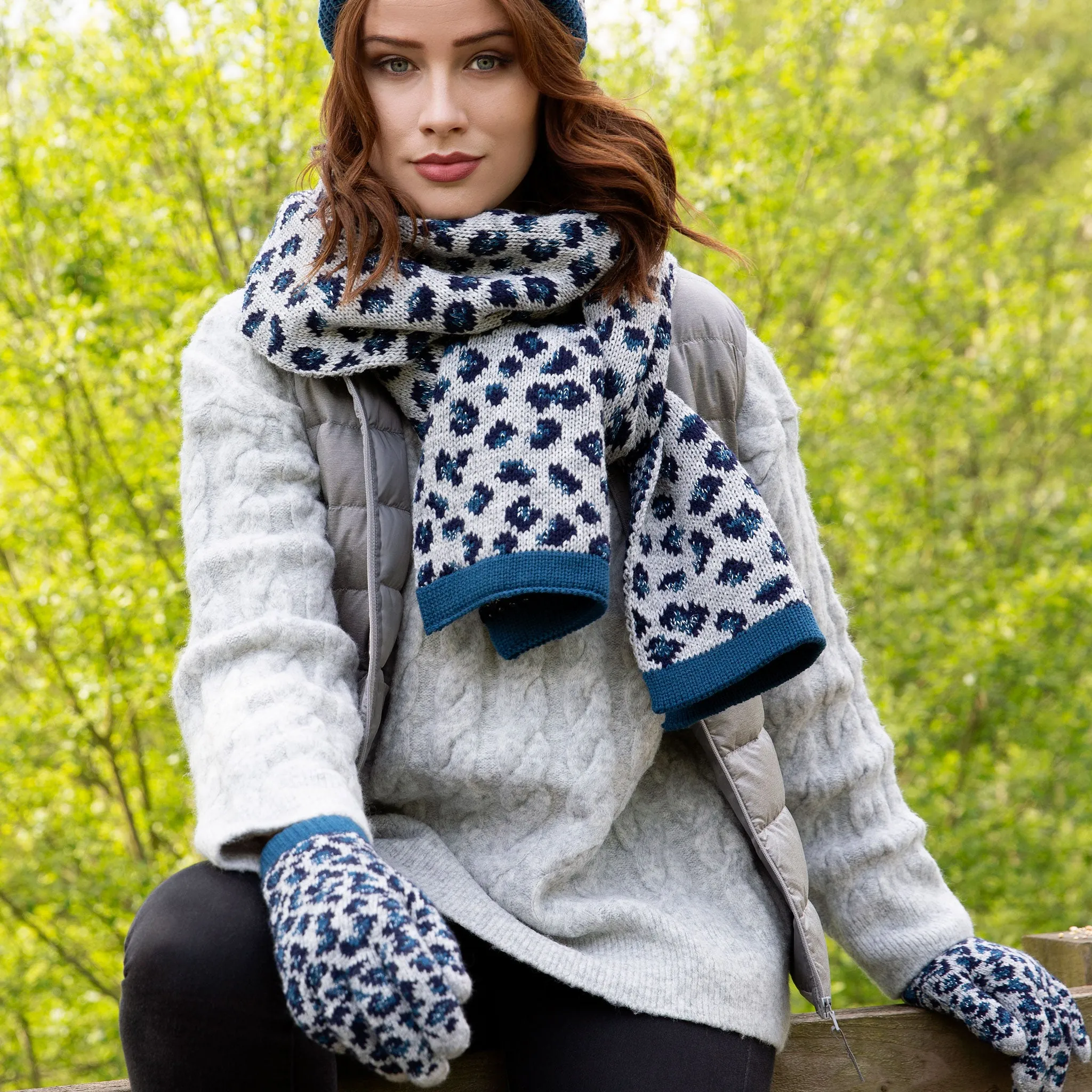 Women’s Jacquard Knitted Gloves with Leopard Print Pattern