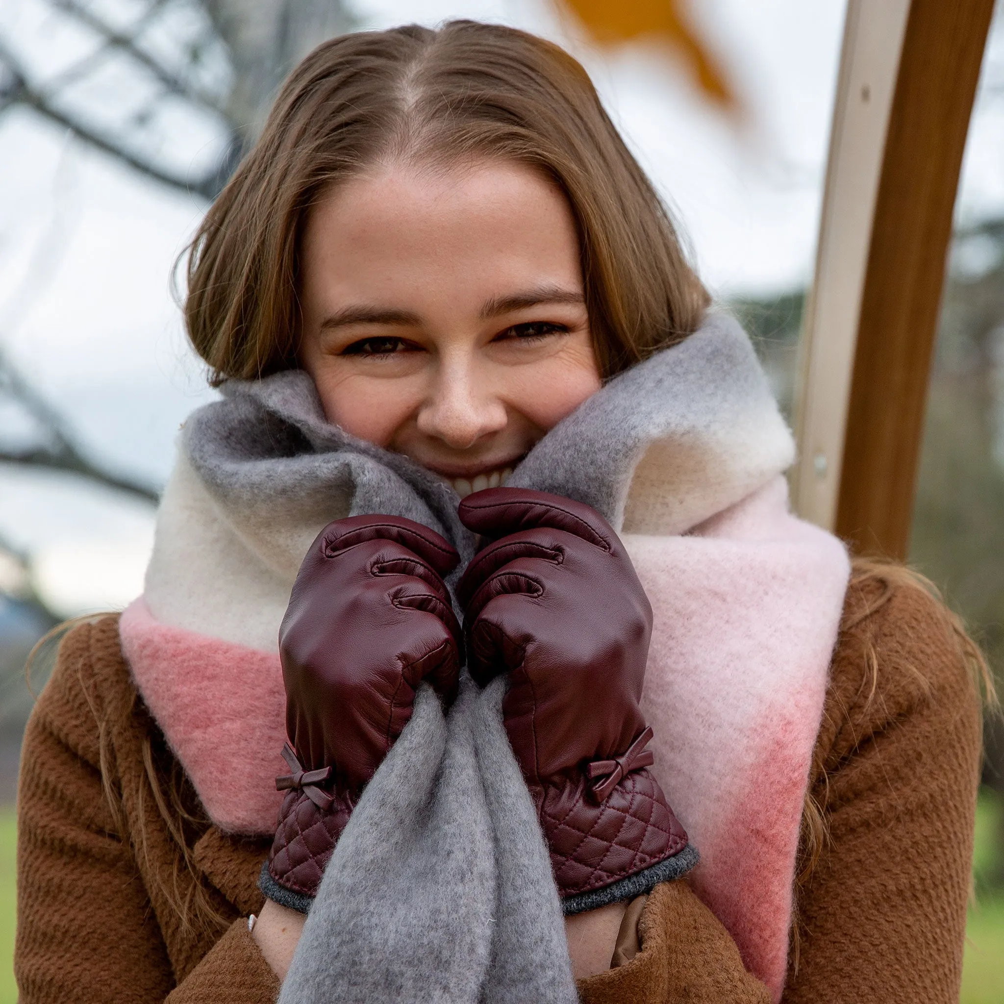 Women’s Wool-Lined Leather Gloves with Quilted Cuffs and Bow